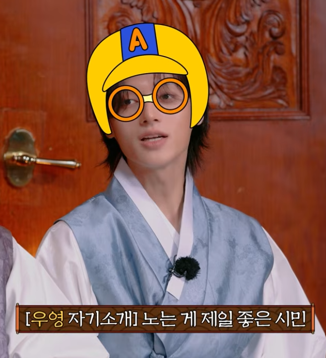 cherry__tartt's tweet photo. 노는게 제일 좋은 우영이 개귀엽다 https://t.co/lfbuJ7JJg3