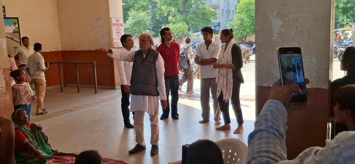DMMEHSANA's tweet photo. "સેવા સંકલ્પ અભિયાન" હેઠળ મહેસાણા ડેપો ખાતે "શેરી નાટક"નું આયોજન કરેલ છે. જેમાં મહેસાણા ધારાસભ્ય શ્રી મુકેશભાઈ પટેલ, મહેસાણા જિલ્લા ભાજપ પ્રમુખ શ્રી ગિરીશભાઈ રાજગોર, મહેસાણા  શહેર ભાજપ પ્રમુખ શ્રી કિરણસિંહ રાણા એ હાજરી આપી કાર્યક્રમને શોભાયમાન બનાવેલ હતો. https://t.co/UfNpkynP8k