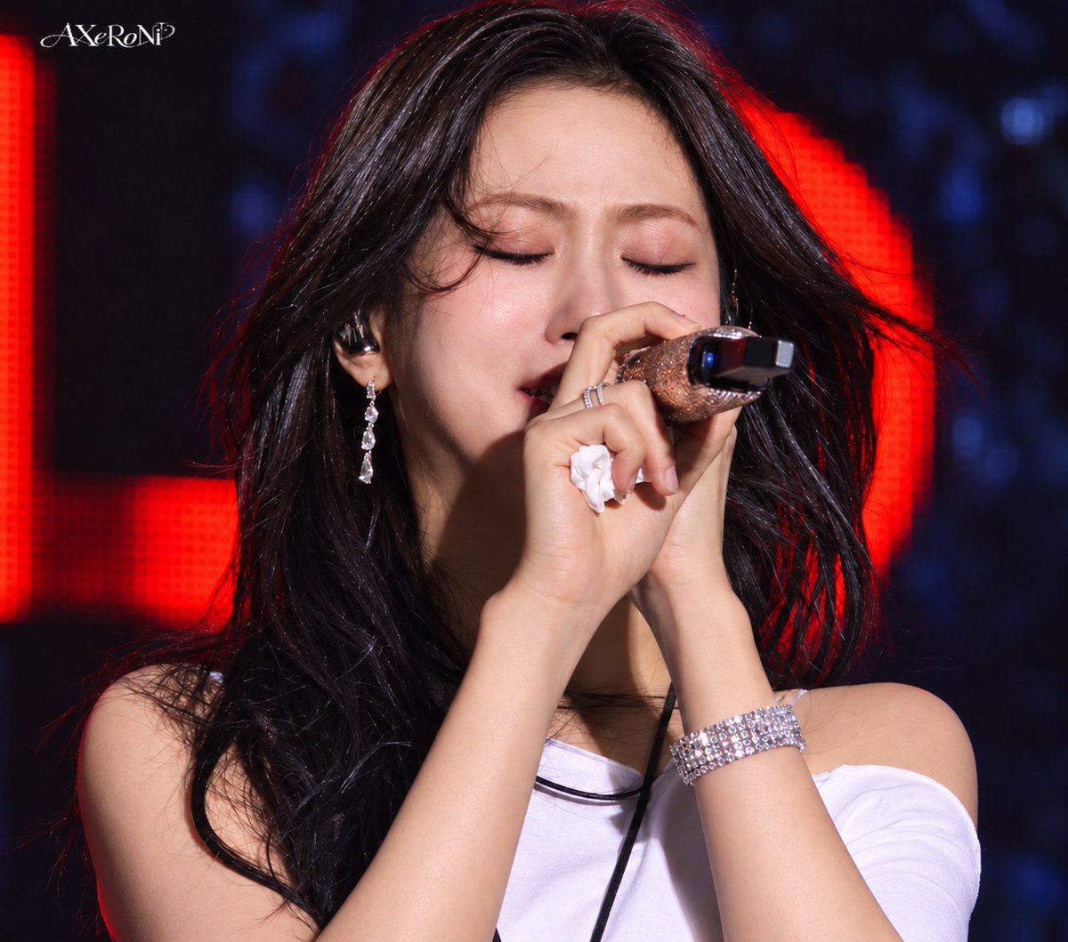 AXeRoNi's tweet photo. 🦋As a fan who cheers for MONSTIEZ more than anyone else, I hope the world is always so kind to all of you...😭😭😭
Ahyeoniii… I’m one of those fans who will always supports you with all my heart, too🥹❤️ I just hope the world will always be as kind to you as you are to MONSTIEZ❤️❤️❤️
#AHYEON #BABYMONSTER