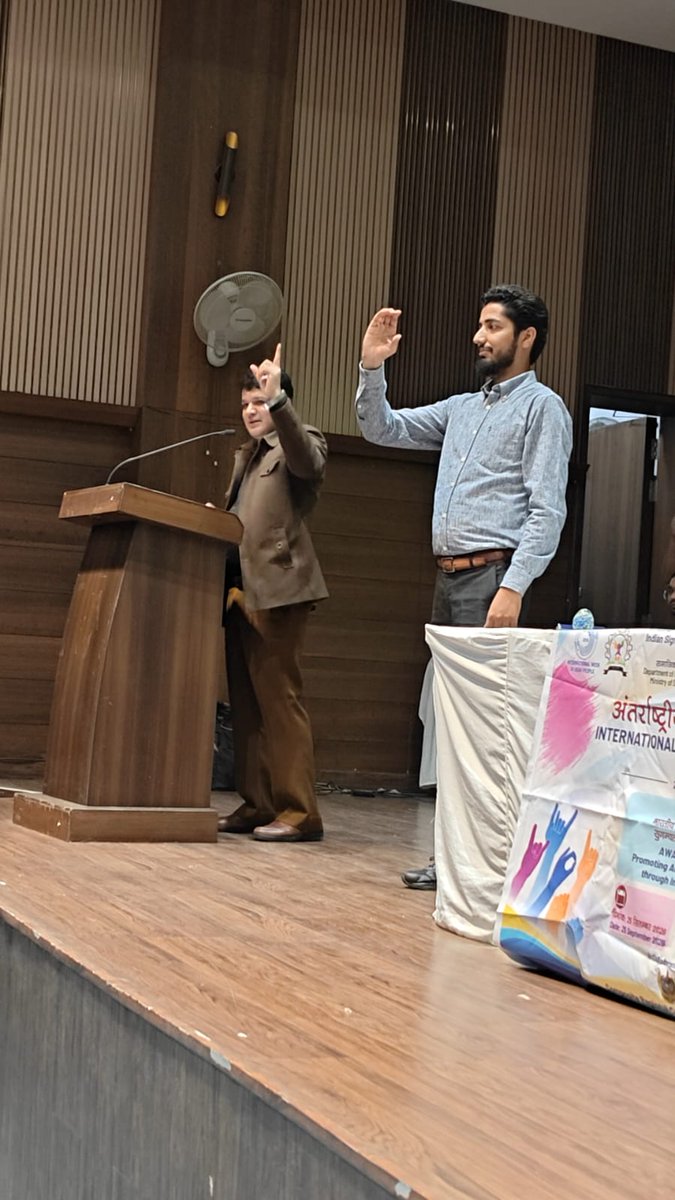 islrtc's tweet photo. ISLRTC &amp; CRC Varanasi jointly organised a Basic ISL Awareness Training Programme for 120 police officers &amp; personnel in Varanasi on 25.09.26
The programme promoted accessible communication with Deaf persons and inclusive policing through basic ISL
#IndiaSpeaksISL https://t.co/z6xsEHI4tW