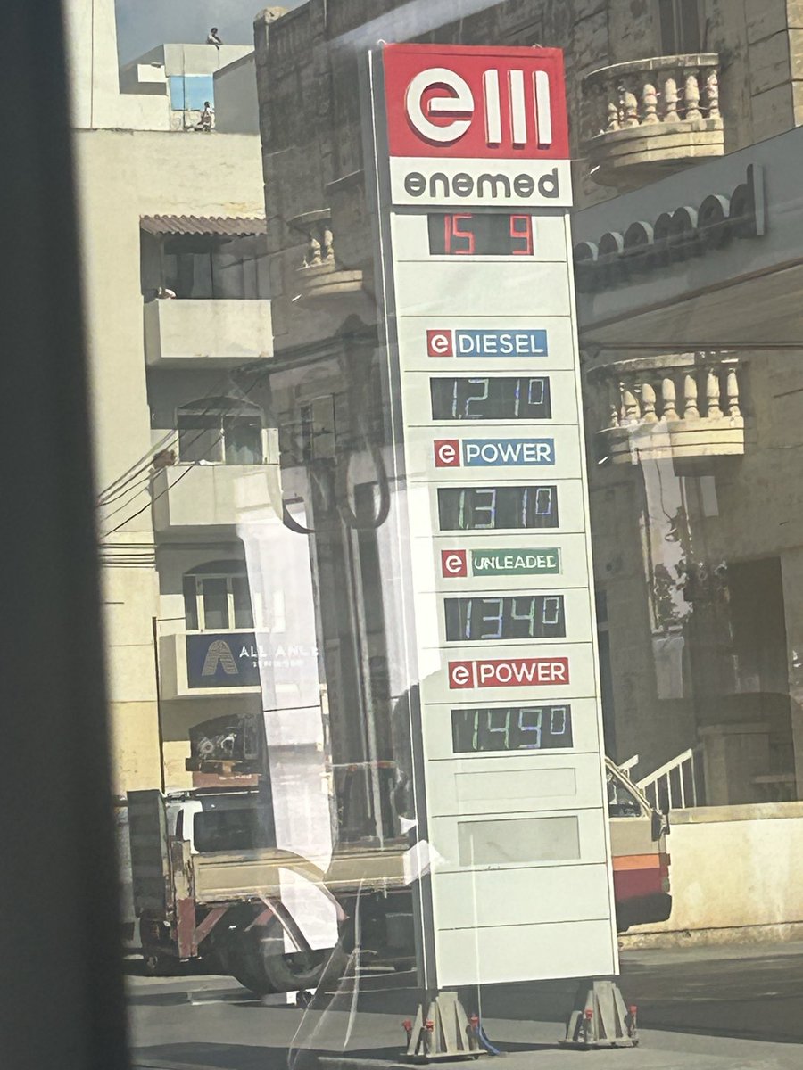 stupidityparad1's tweet photo. Benzina a Malta. Ma almeno in Italia gli immigrati non affollano le scuole https://t.co/7M01Gg7Ru7