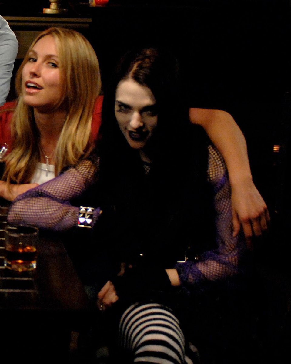 thealienamongus's tweet photo. the smile of a silly spooky girl to brighten your day https://t.co/KCWfGbyMee