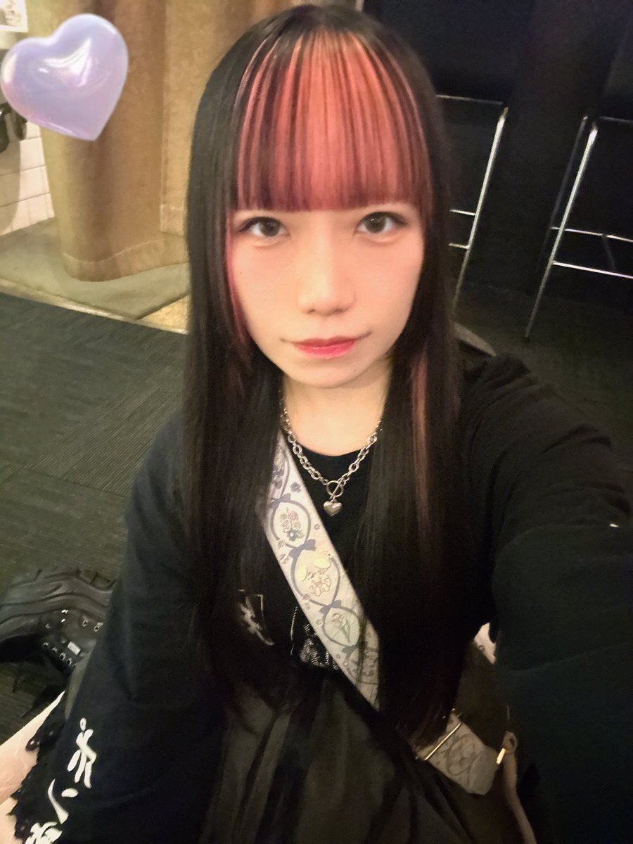 atk_bar's tweet photo. いますー！
金曜日たのしもー✊🏻 https://t.co/TTCsJ49lwl