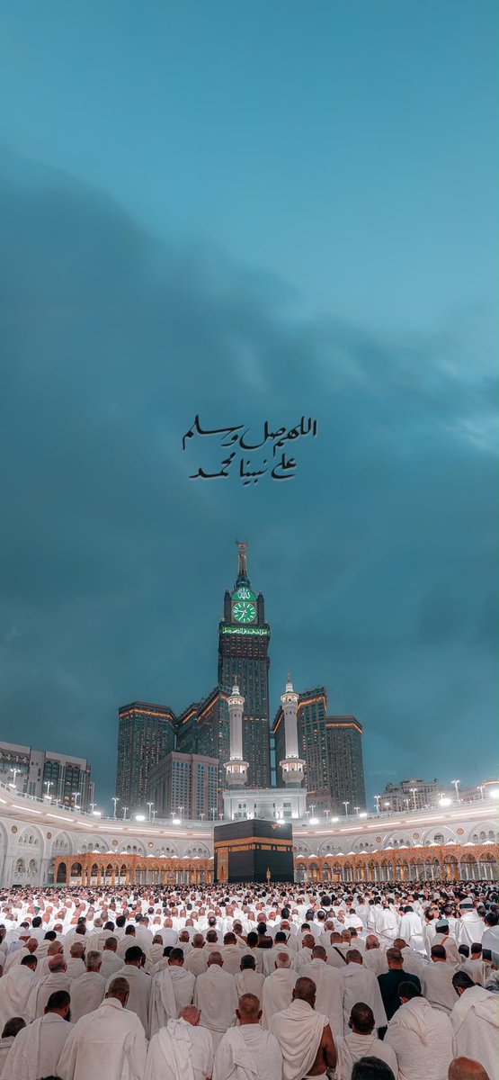 MMTTYYAA's tweet photo. أعظم ما يُستحب يوم الجمعة:

الإكثار من الصلاة على النبي ﷺ
    قال ﷺ: «أكثروا الصلاة عليَّ يوم الجمعة وليلة الجمعة».
قراءة سورة الكهف
    ورد في فضلها يوم الجمعة أحاديث، ويُستحب قراءتها خلال اليوم.
الاغتسال والتطيب ولبس أحسن الثياب قبل صلاة الجمعة.
التبكير إلى صلاة الجمعة؛ فكلما بكر المسلم كان أجره أعظم.
الإكثار من الدعاء، وخاصة ساعة الإجابة يوم الجمعة، وقد أخبر النبي ﷺ أنها ساعة لا يوافقها مسلم يسأل الله خيرًا إلا أعطاه.
الإكثار من الذكر والاستغفار والصدقة وسائر أعمال البر