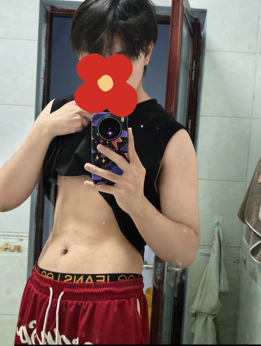 BaByo0o's tweet photo. 中秋快乐 最近也在努力的活着健身第二周 https://t.co/Yldilebl6E