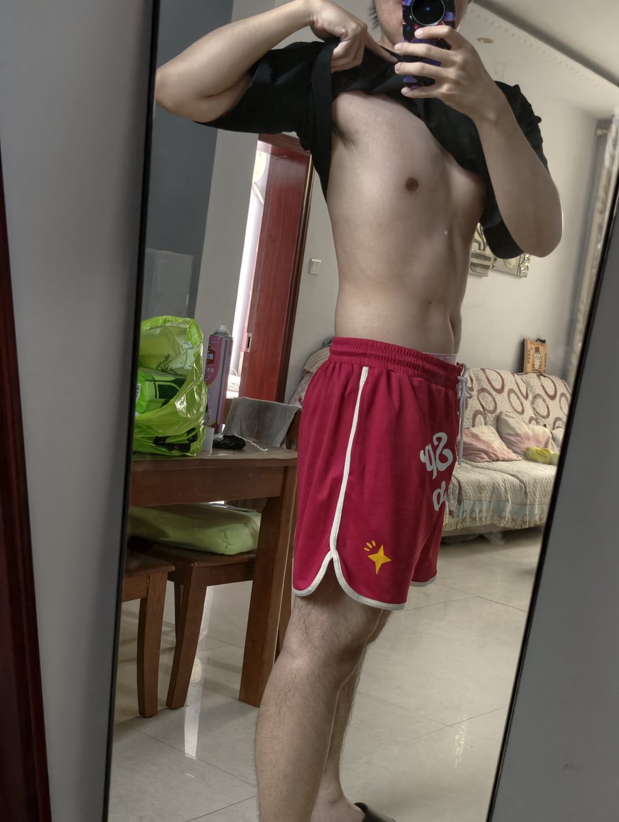 BaByo0o's tweet photo. 中秋快乐 最近也在努力的活着健身第二周 https://t.co/Yldilebl6E