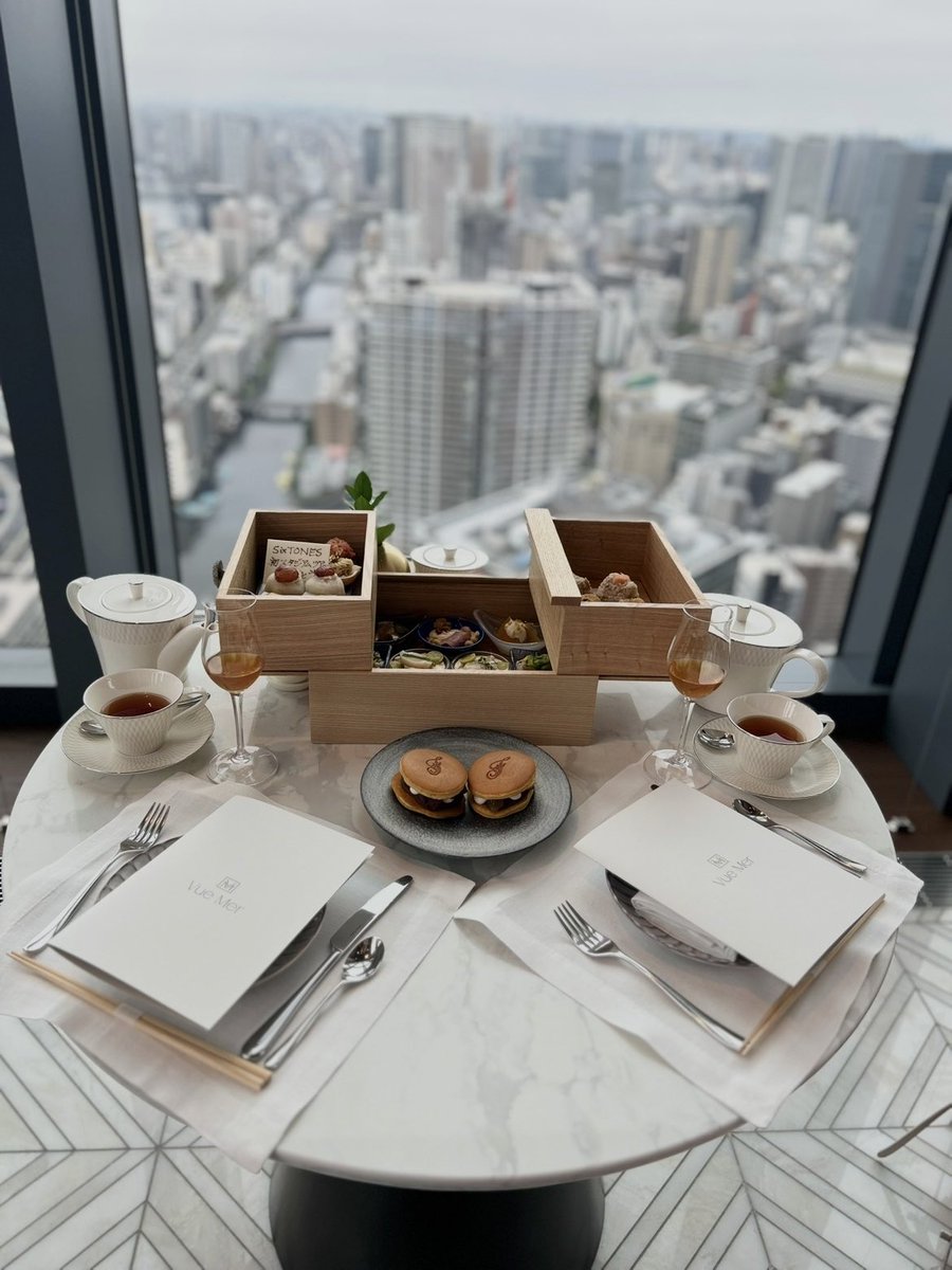 h0xmra's tweet photo. フェアモント東京の和ヌン⟡͈

初めての和ヌンだったんだけどおにぎりがすっごく美味しかった✨
秋の食べ物ぜんっぶ美味しい🍁

改めてSixTONESスタジアムおめでとう🩶 https://t.co/vcuM82AzCE