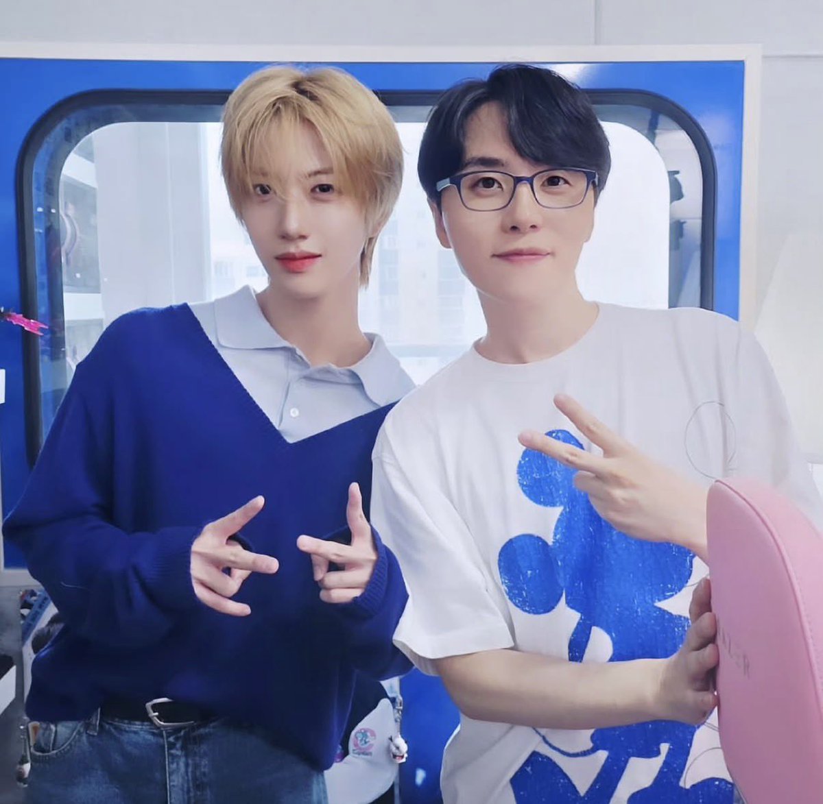 _lucid_0's tweet photo. 블루클럽에 크래비티 원진님이 놀러오셨습니다.
정말 시간가는 줄 모르고, 덕후토크를 신나게 했는데요!
본 영상은 10/2(금) 저녁 7시에 업로드될 예정이니, 그때 만나요~^♡^
#크래비티 #원진

🖇 https://t.co/vK3g9DpFs1 https://t.co/rcOry0jDY0