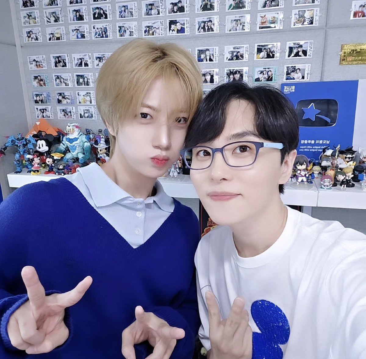 _lucid_0's tweet photo. 블루클럽에 크래비티 원진님이 놀러오셨습니다.
정말 시간가는 줄 모르고, 덕후토크를 신나게 했는데요!
본 영상은 10/2(금) 저녁 7시에 업로드될 예정이니, 그때 만나요~^♡^
#크래비티 #원진

🖇 https://t.co/vK3g9DpFs1 https://t.co/rcOry0jDY0