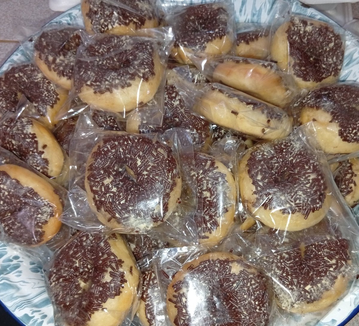 saffajrin's tweet photo. X please do ur magic ✨

Teman-teman, aku jualan kue basah di sklh, rmh jg. Siapa tau ada yg satu dom &amp; minat. 
Aku BU u/ beli buku, gk bisa minta ortu krn ngojek becak lg sepi
Aku jg open utk kalian yg ingin sedekah subuh/jum'at berkah yaa... 
Start 3k-15k aja.

📍Jabar https://t.co/pxkw0DJXtF