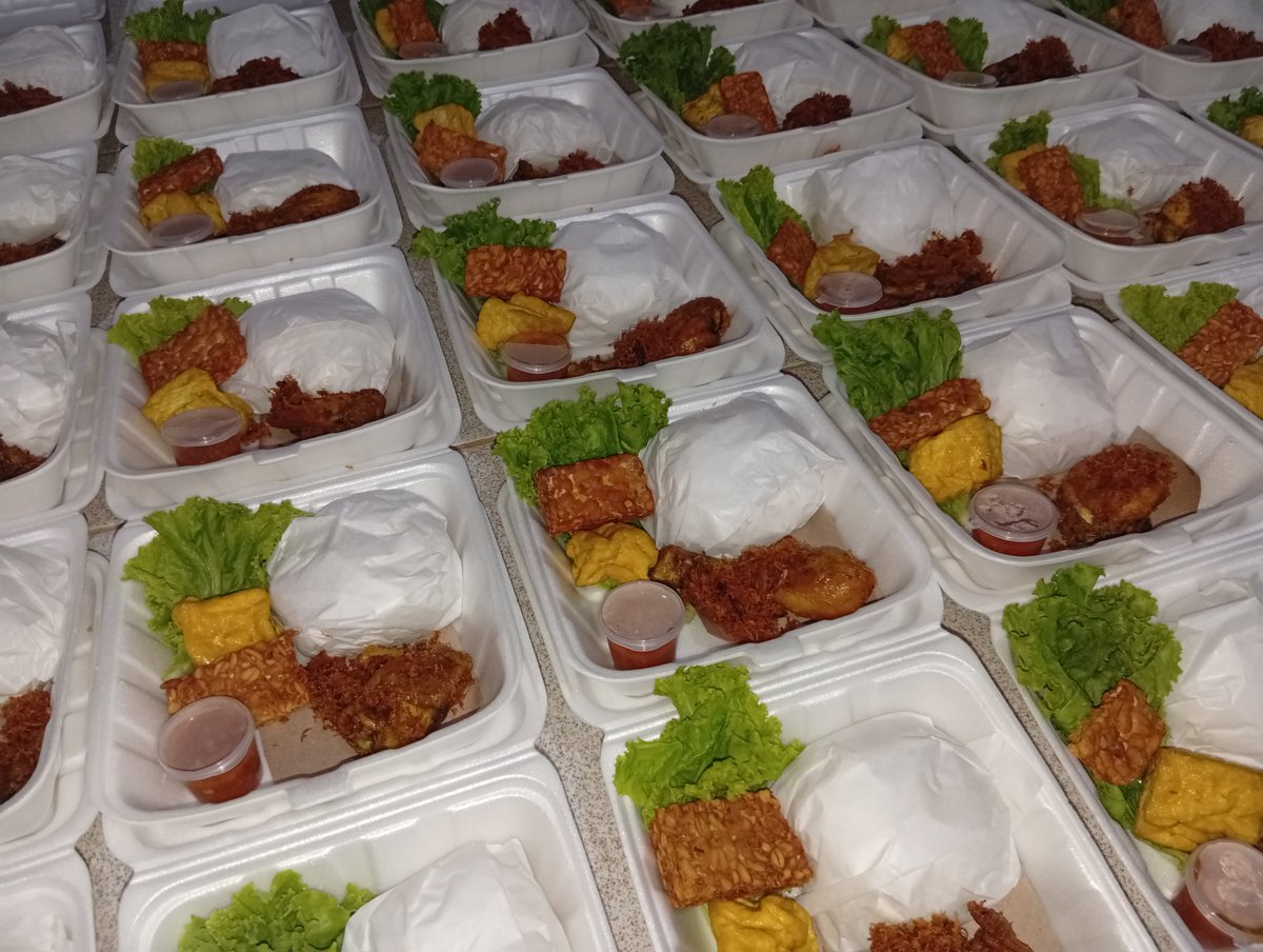 saffajrin's tweet photo. X please do ur magic ✨

Teman-teman, aku jualan kue basah di sklh, rmh jg. Siapa tau ada yg satu dom &amp; minat. 
Aku BU u/ beli buku, gk bisa minta ortu krn ngojek becak lg sepi
Aku jg open utk kalian yg ingin sedekah subuh/jum'at berkah yaa... 
Start 3k-15k aja.

📍Jabar https://t.co/pxkw0DJXtF