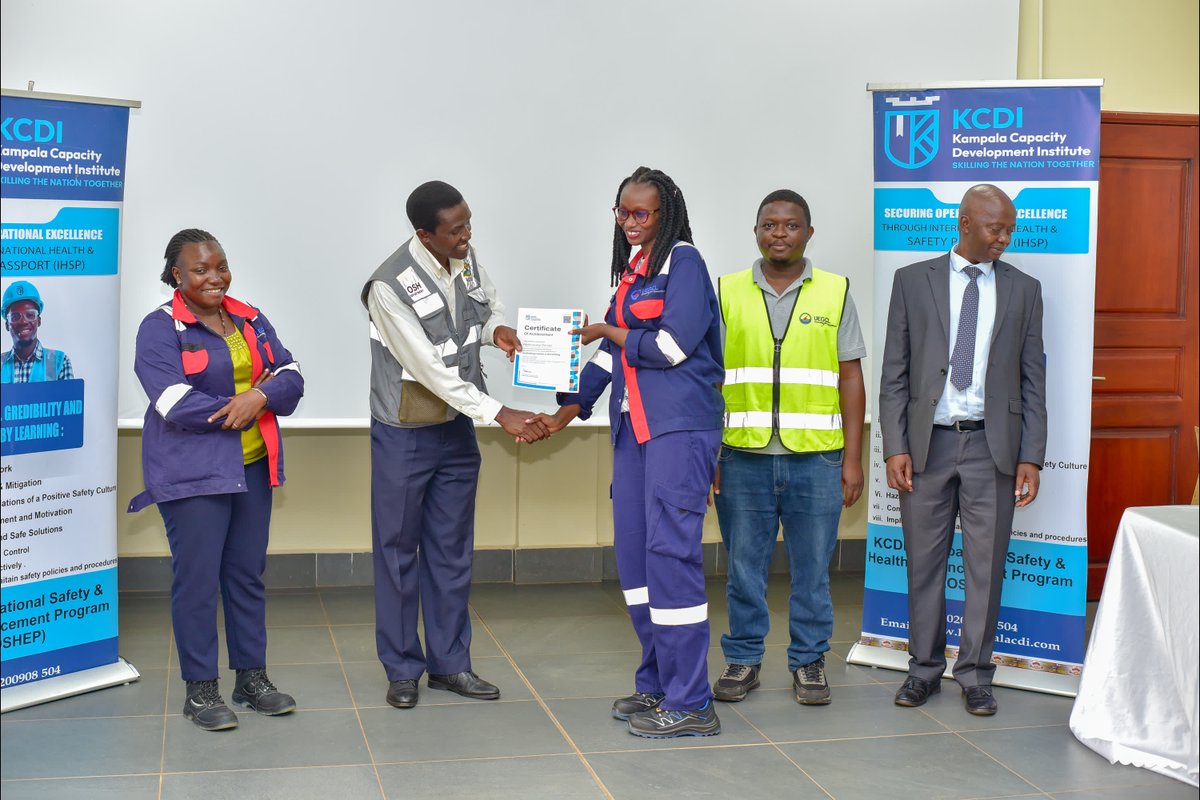 KCDI_official's tweet photo. Training completed. Skills strengthened. Certificates earned.

KCDI has concluded its safety training at Isimba HPP, with participants receiving Certificates of Completion.
The closing ceremony was graced by Mr. Samuel Waimo Angris of the OSH Department.

#KCDI #UEGCL https://t.co/diF6mRAC1b