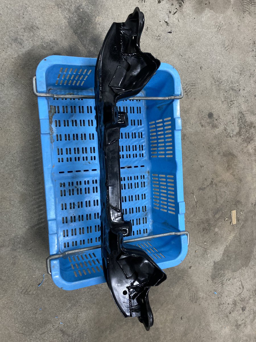 mikinyuu_'s tweet photo. シンプルに金欠なのでシルビア部品を少し売ろうと思います🥲

78ワークス180紅白テール
売れてないので値下げ30000円

DMAX180トランクスポイラー
新品なのに粗悪すぎるので15000円

2センチくらい上げ14フロントメンバー
加工後未装着40000円、追加2万でラック前出し可、純正返却で1万引 https://t.co/IRK8sEweGB