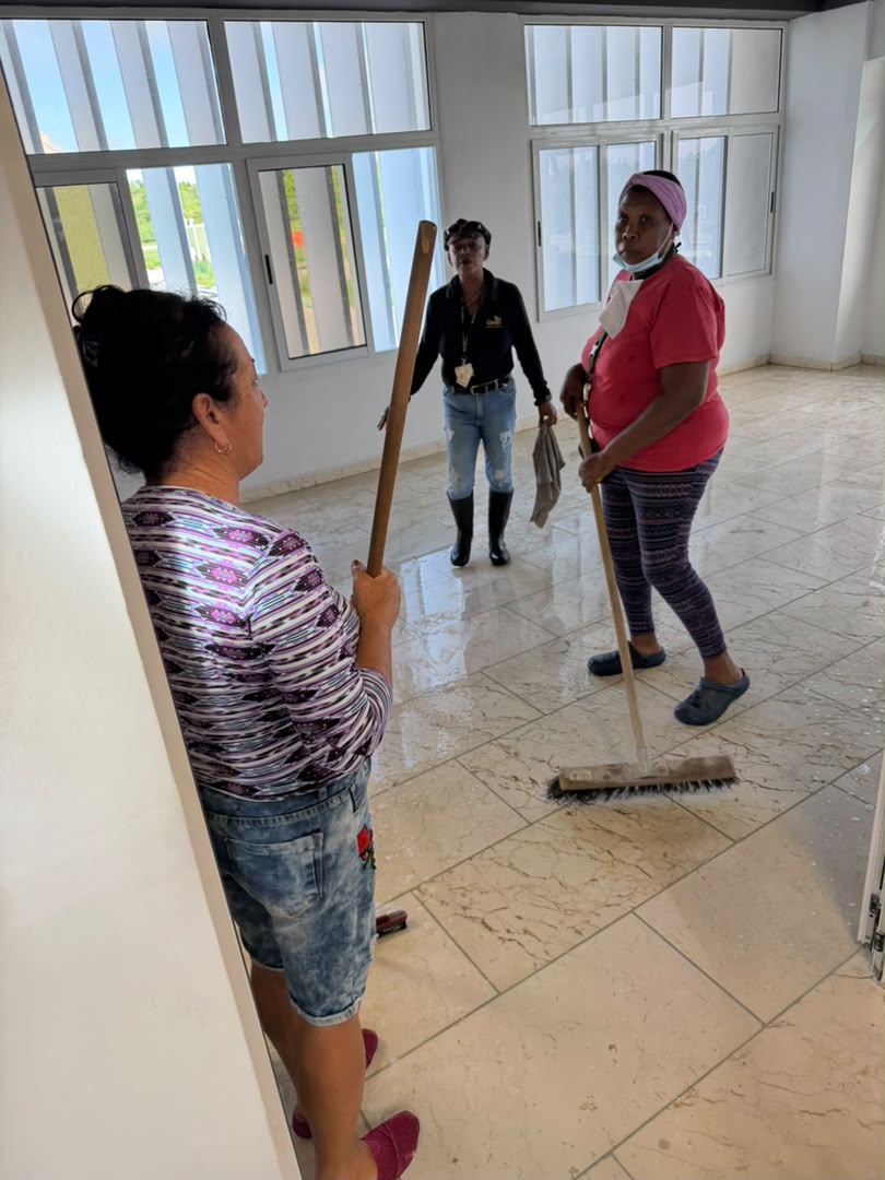 YaritzaDia896's tweet photo. Cambio de labor Obra Vidrios Mariel   los constructores e hidráulicos de la @de_montaje demostrando que si se puede. https://t.co/phS2jOGvhr