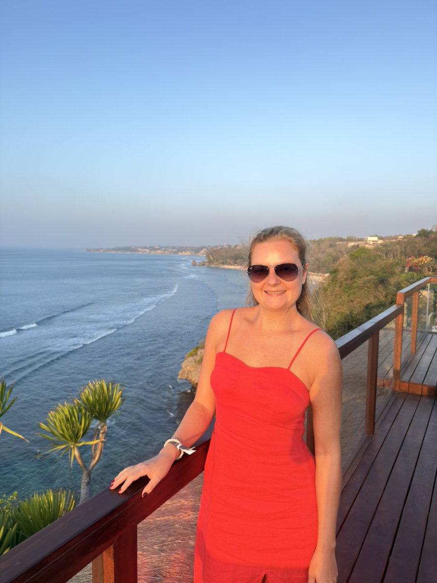 TamlynStout's tweet photo. If you’re someone starting over, let’s connect! 

In my 30s.

I took redundancy at the end of 2025, left my London life behind for full time travel. 

Now almost a year into traveling I’m figuring out what’s next. https://t.co/l6KDK7gsXX