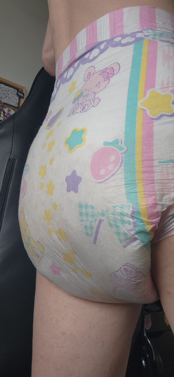 zorin70601450's tweet photo. Soggy mornings are good mornings ;3 #abdl #babyfur #diaperfur https://t.co/1F07coy1b5