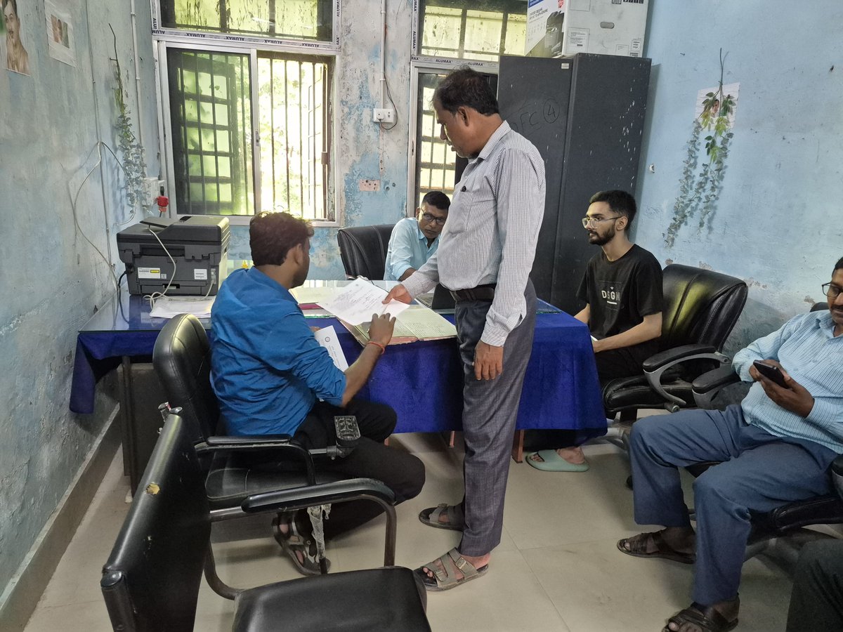 SCE_Startupcell's tweet photo. 📢 Seva Sankalp Abhiyan 🇮🇳

On 22 September 2026, Startup Cell, Supaul College of Engineering conducted an awareness drive across schools &amp; colleges, encouraging youth to register on the Government of Bihar’s Seva Sankalp portal. https://t.co/MMy5nGbjWh