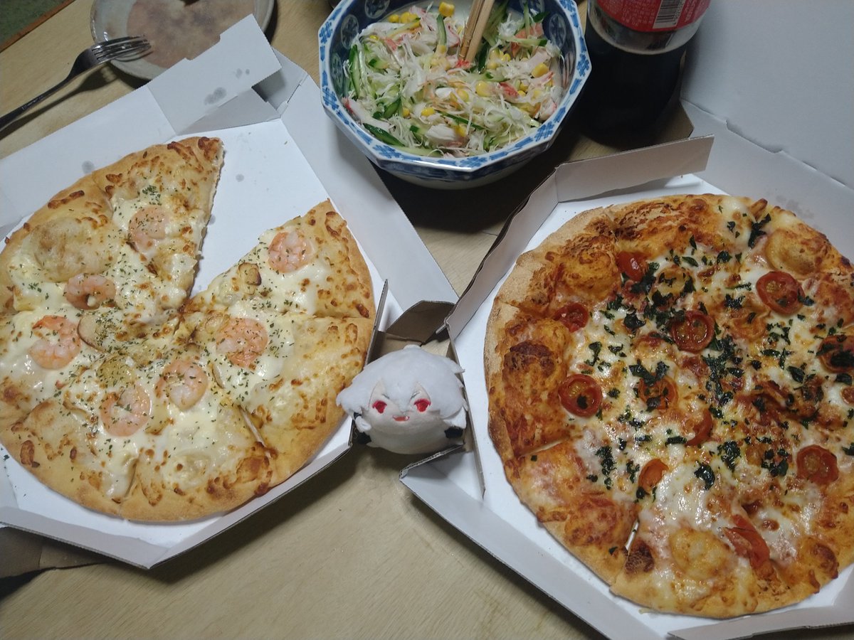 uchangotobed's tweet photo. #金曜日だからおもち貼る
糸魚川の海とこぎちゃん
ドミノピザ(２枚目無料)とこぎちゃん
ディアボラ風チキンとこぎちゃん https://t.co/B1ihm2UFdv