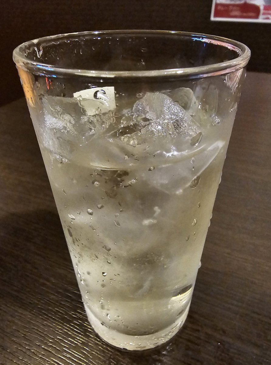 nyancock0925's tweet photo. 本日誕生日なので家族が居酒屋でお祝いしてくれました🤤
やっぱシンプルなメニューが一番w

※写真では分かりにくいですがドリンクはりんご酢ソーダ🍎です

#ロゼ隊飯テロ部 https://t.co/izOtG6SgU9