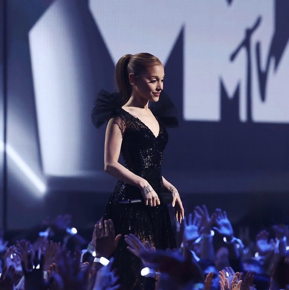 theegrandeheels's tweet photo. LAST DAY to VOTE for ARIANA GRANDE in these VMAS categories 

— artist of the year
— video of the year
— best pop 

votes are doubled all day 
-> https://t.co/Bk8RZU6bLX https://t.co/SM8YdTtjTR