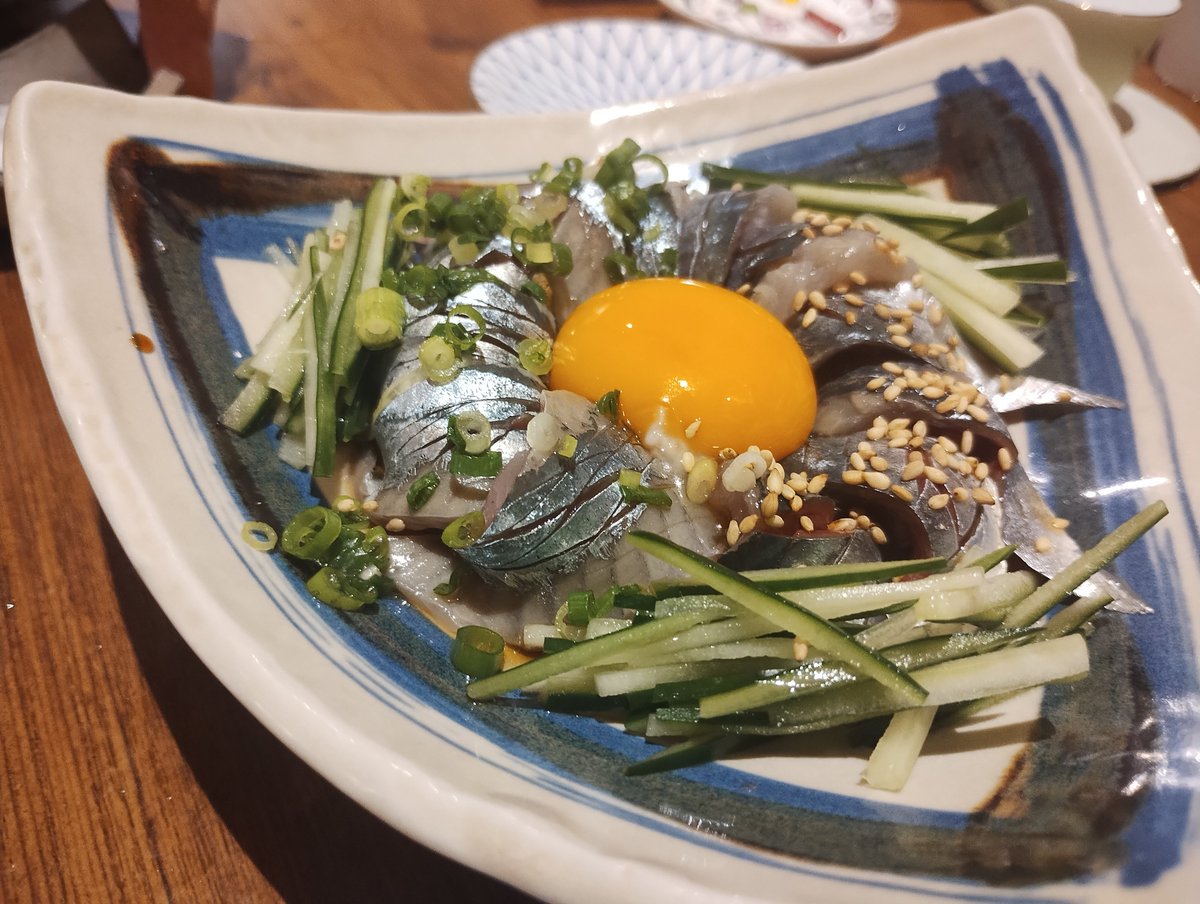 mocyatto's tweet photo. 昨日のお寿司屋さん。
お通しのシラス軍艦UPした所で満足してあとの料理載せるの忘れてた。
おつまみ含め時価がほとんどだったけど、リーズナブルで美味しくて良かった。 https://t.co/5P6gBKCLeR