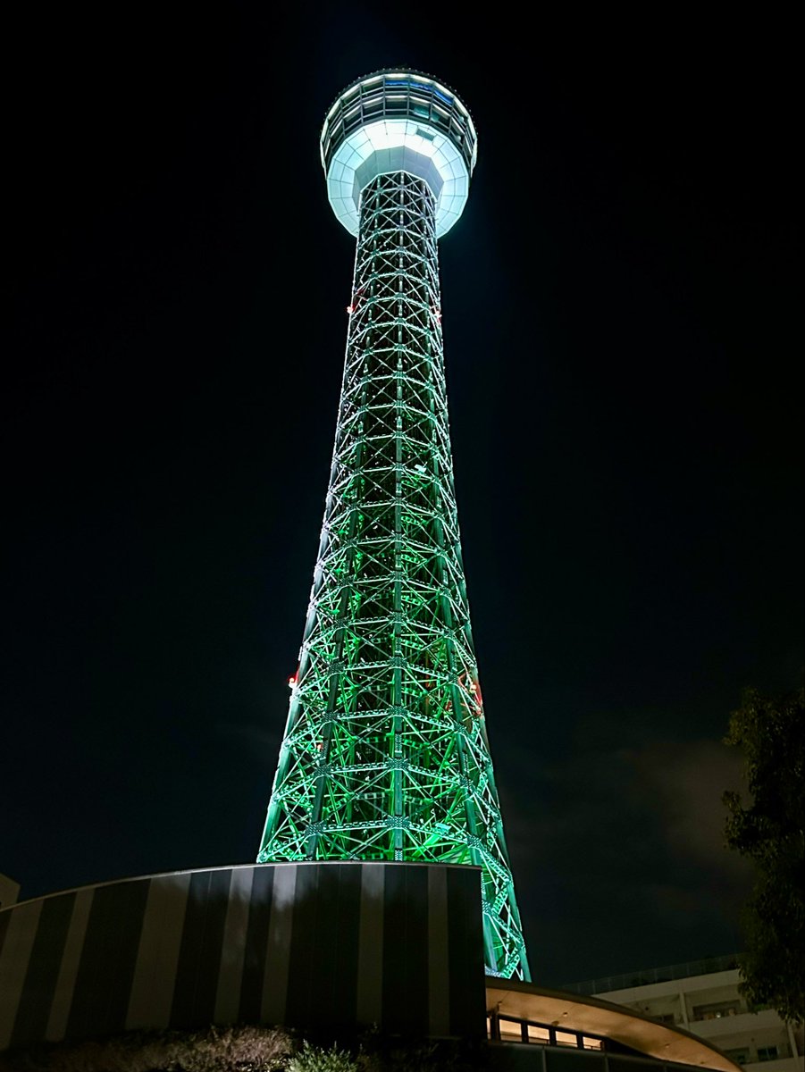marine_tower's tweet photo. 横浜マリンタワー
#ライトオブウィッシュ 💡✨

本日のカラーは「Green」💚✨
お客様からのご依頼にて黄緑のメンバーカラーに✨

応援しているアイドルのお誕生日を祝うライトアップです🎽✨

ちからいっぱいの笑顔と情熱で
やっぱり、みんなを幸せにしてくれる人✨
ぼうけんのような31歳の毎日を
すてきな笑顔で楽���めますように！🎉

盛り上げ隊より

ご依頼者様の思いが届きますように✨✨

#横マリライトアップ