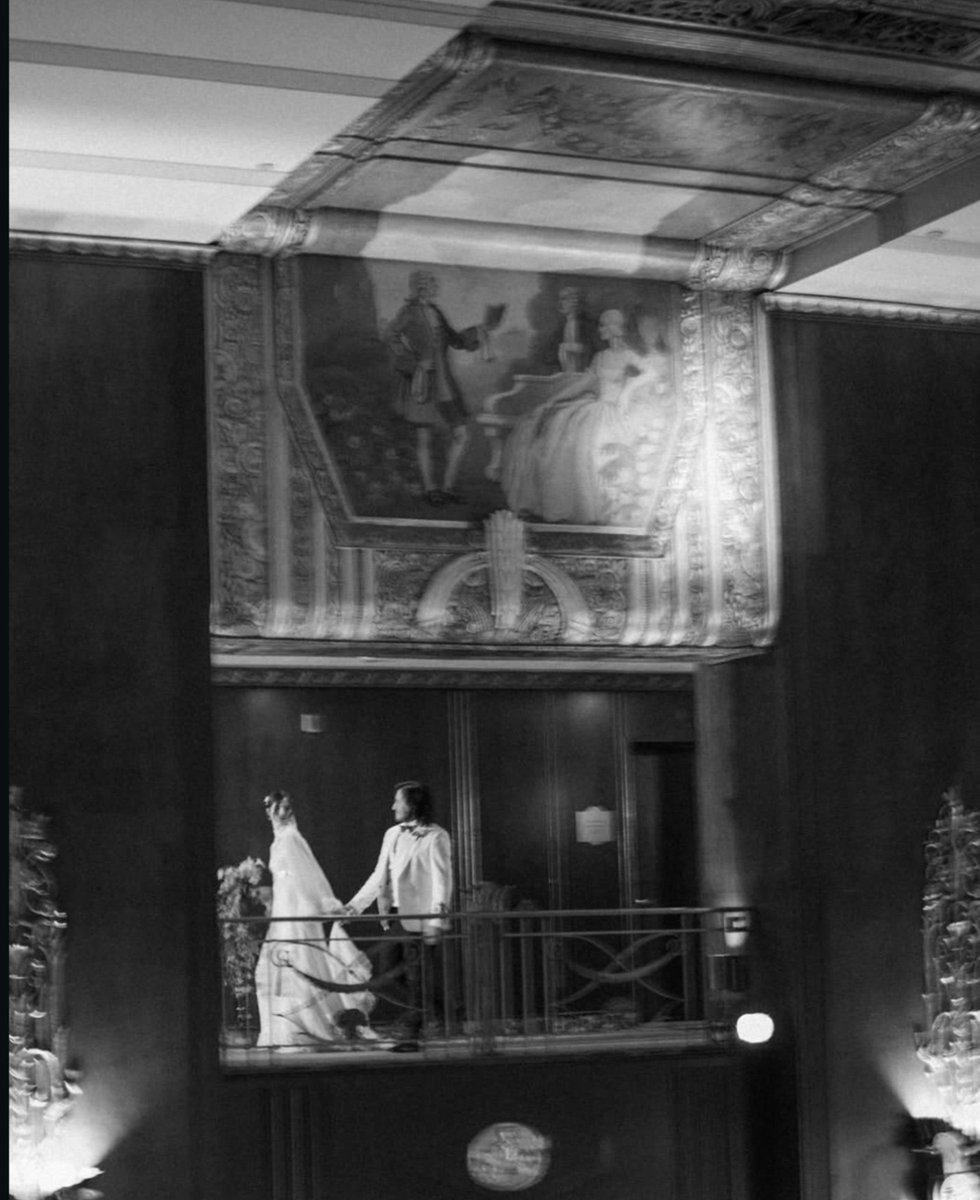 sandeikitetsu's tweet photo. the visuals are so insane. getting married in a museum is next level fucking cool https://t.co/ob70gLidkY