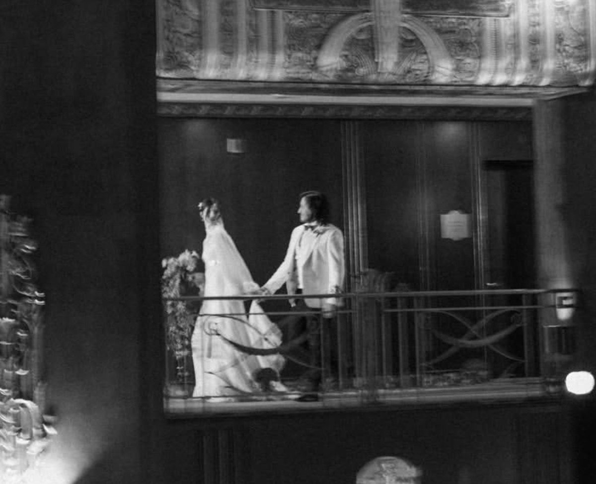 sandeikitetsu's tweet photo. the visuals are so insane. getting married in a museum is next level fucking cool https://t.co/ob70gLidkY