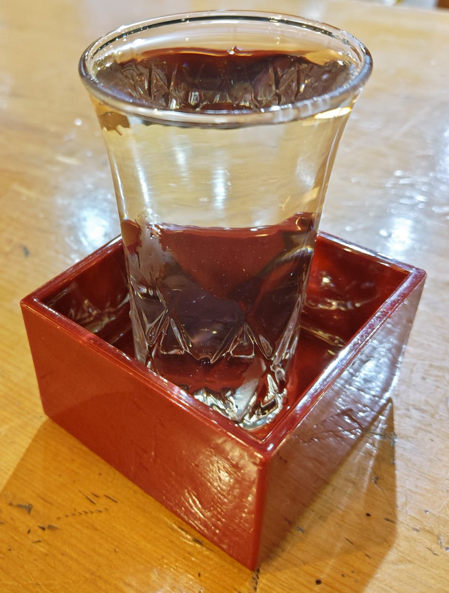 psytanistar's tweet photo. 定宿で汗を流したらいつもの晩飯。
生ビールは欠かせない。
日本酒は一生青春で。 https://t.co/mWOK1AhzKz