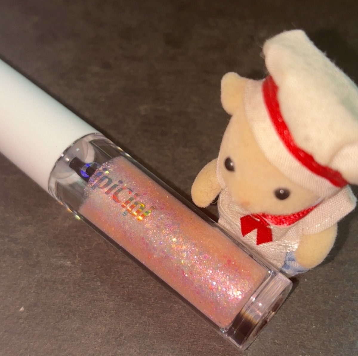 kill_meno_say's tweet photo. 目にきらめきを宿すのもう何年もやってなかったんだけど(多少のラメはいれてたけど、こういうのね)手に取るとやっぱりかわいくて最高 https://t.co/mRswihJVKL