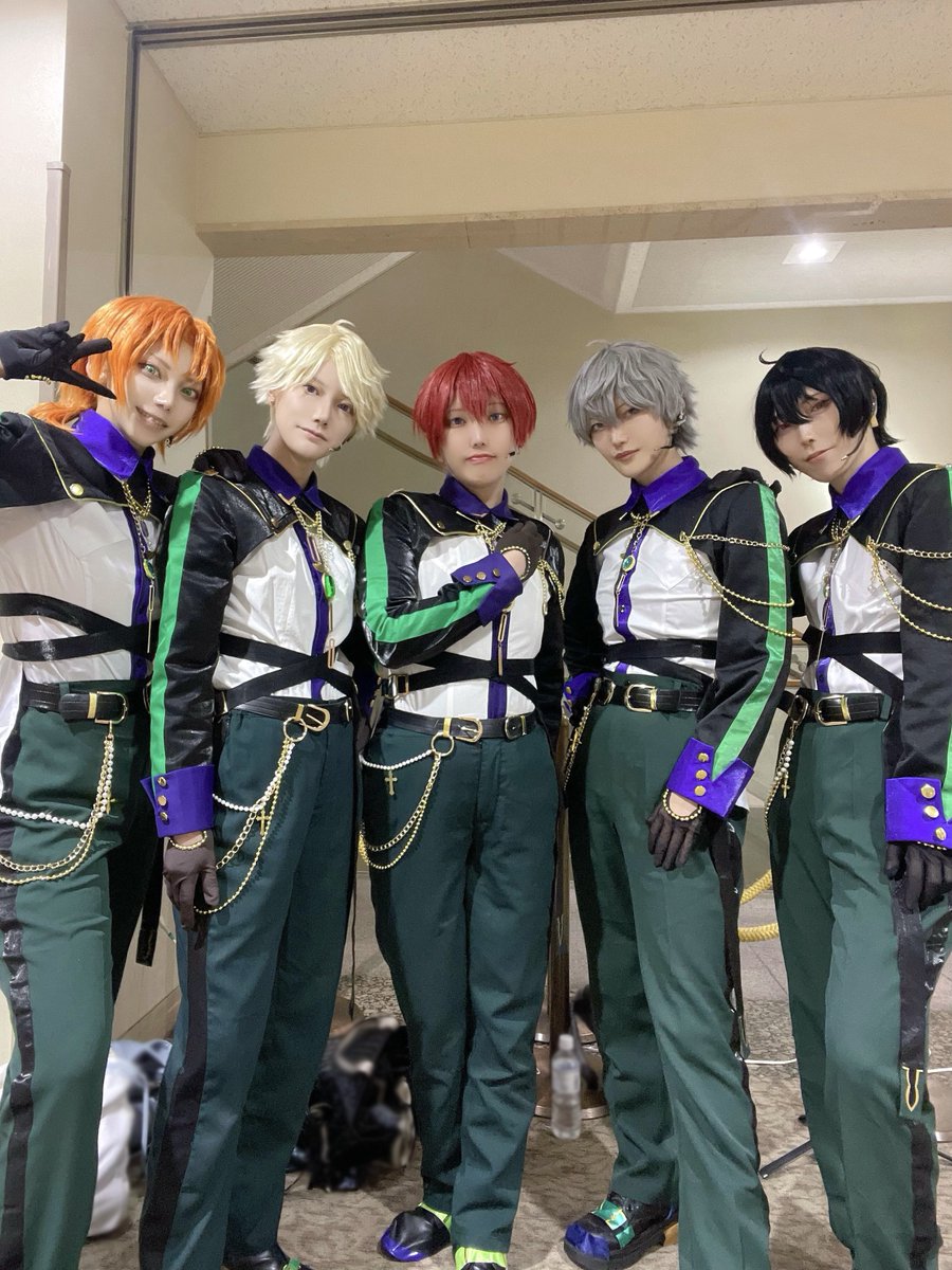 vam_f_'s tweet photo. ※cosplay
大好きな #Lunaris のみんなと⚜️🩷

#コスダン https://t.co/jrYCVHOptd