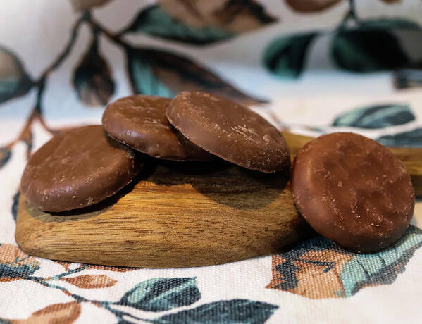 HurmerintaArt's tweet photo. Did Someone Say Chocolate Cookies. #chocolate #photograph #cookies #closeup #kitchenart #sweets #wallartforkitchen #greetingcards #puzzles https://t.co/mXxI68y6rW https://t.co/6hfbcBNQoK