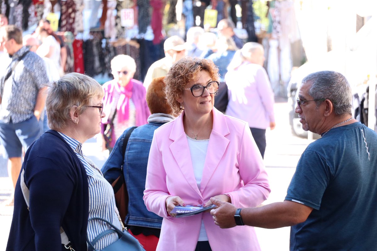 melanie_disdier's tweet photo. Excellent accueil aujourd’hui sur le marché de Caudry pour présenter le premier tract de campagne de @MLP_officiel !

De nombreux échanges, des discussions franches et beaucoup de retours positifs de la part des habitants.

La campagne est pleinement lancée, et nous continuons à aller à la rencontre des habitants, sur le terrain, partout où nous le pouvons, jusqu’à la victoire !