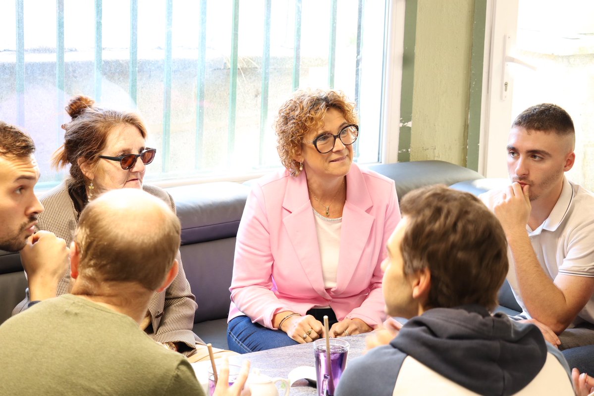 melanie_disdier's tweet photo. Excellent accueil aujourd’hui sur le marché de Caudry pour présenter le premier tract de campagne de @MLP_officiel !

De nombreux échanges, des discussions franches et beaucoup de retours positifs de la part des habitants.

La campagne est pleinement lancée, et nous continuons à aller à la rencontre des habitants, sur le terrain, partout où nous le pouvons, jusqu’à la victoire !