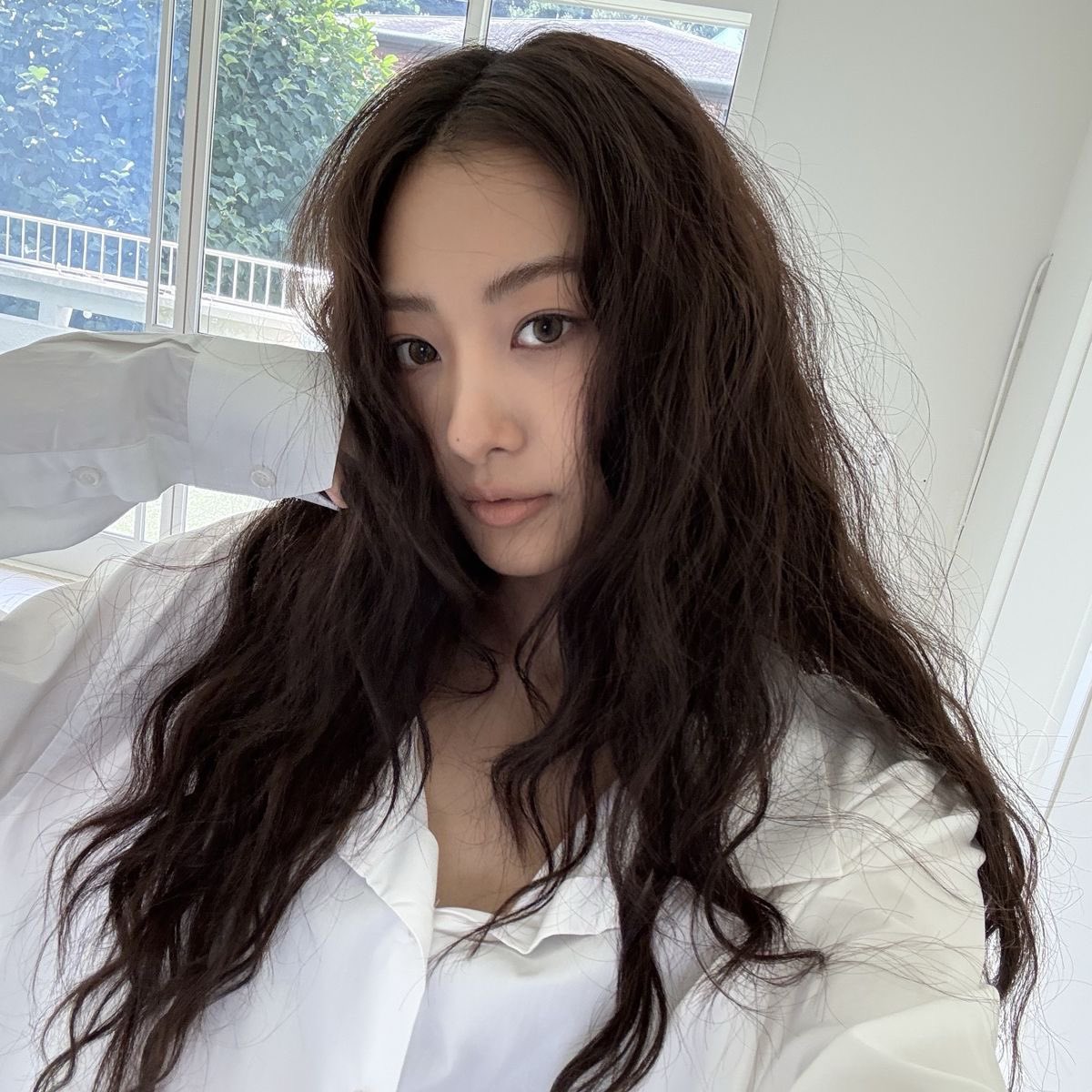 meovvcentred's tweet photo. she has something so chic and unique about her that i’ve only seen before once in kpop with krystal jung https://t.co/jcotVbFW5O