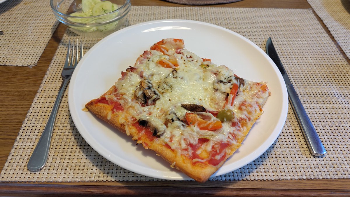 universum2's tweet photo. Piz #za https://t.co/ReBaTnnM11