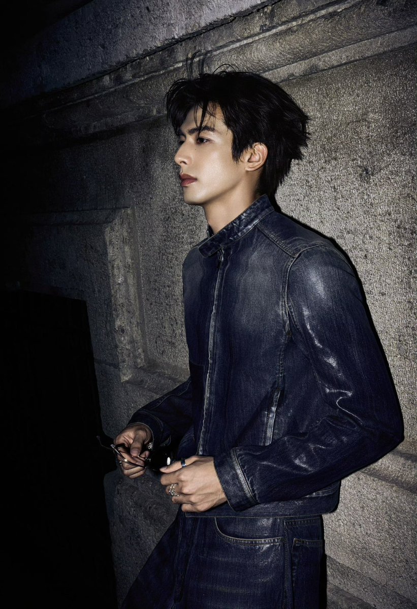 mylilbabyj's tweet photo. รูปชัดแบบตาแตก เหมือนถ่ายนิตยสารเลยอะ น้องหลงหุ่นดีขึ้นเยอะมากกกกกกกกกกกกกกกกกกกกกกกก สาแก่ใจว่ะ หล่อชิบหาย

SONG WEILONG REIGNS IN GUCCI #GucciSS27XWEILONG #GucciTheStoreShow
#GuccixWEILONG 
#SongWeilong 
@gucci https://t.co/agcgyMvxR0