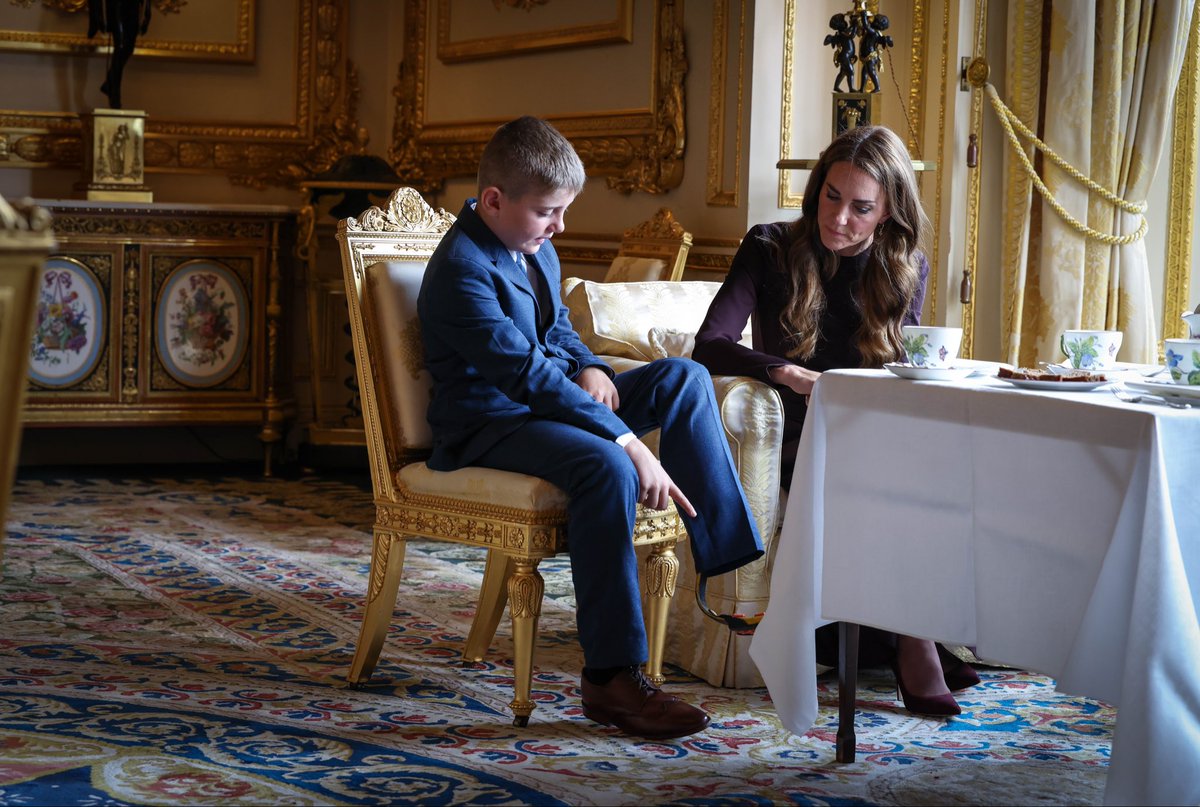 SabirahLohn's tweet photo. This is absolutely beautiful! The Princess of Wales had a tea party for participants of the three peaks challenge and their families. Even Ted was invited that Catherine met along the way. Numerous times! Pictures by Andrew Parsons. https://t.co/1ufLvejHYD