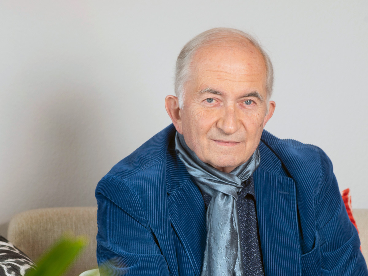 unil's tweet photo. Décès du professeur Jacques Besson https://t.co/aYnmaBUq1x https://t.co/XeJF1XfHQJ