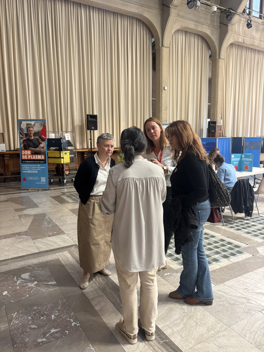 ToutpourLille's tweet photo. Avec Anne Goffard, à l’Hôtel de Ville de #Lille, pour la collecte de sang organisée avec l’EFS. Agents de la Ville, habitants et riverains sont au rendez-vous pour ce geste simple et solidaire qui sauve des vies. 🙏🏻 Merci à tous pour votre mobilisation ! @EFS_dondesang https://t.co/C9kYaJGiox