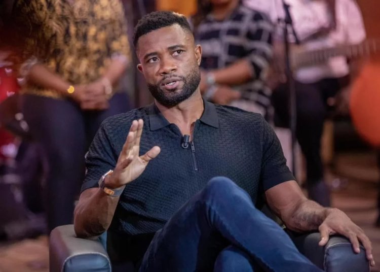 LEquipe237's tweet photo. 🔴 Aurélien Chedjou s’interroge sur la retraite internationale de Zambo Anguissa : 🇨🇲🦁 #lequipe237

 «" Comment comprendre que des joueurs ayant tant donné pour le Cameroun puissent annoncer leur départ de la sélection sans que les véritables raisons soient connues ?

Le renouvellement des générations a souvent été délicat chez les Lions indomptables. On peut parfois avoir l’impression que les services rendus par certains cadres sont rapidement oubliés.

Zambo Anguissa a annoncé en conférence de presse sa décision de mettre un terme à sa carrière internationale. Les raisons précises restent inconnues, mais cette décision laisse penser qu’un élément important a pu motiver son choix.

À son niveau, alors qu’il évolue toujours à Naples et qu’il reste un cadre de la sélection, il avait encore beaucoup à apporter au Cameroun. S’il a néanmoins choisi de partir, c’est probablement qu’une situation particulière l’a poussé à prendre cette décision. » 🦁🇨🇲

📺 Canal+ – Les Grandes Bouches