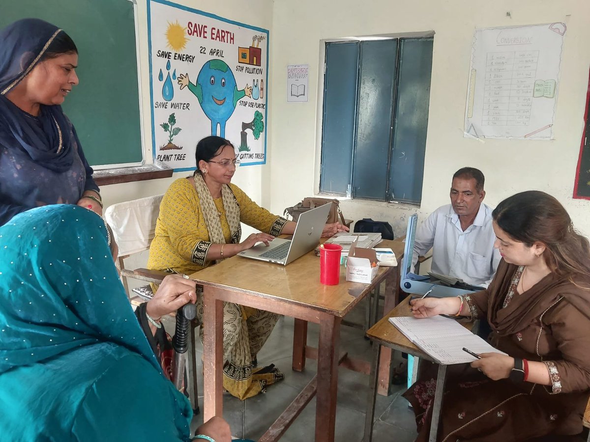 stsnadaun's tweet photo. 100 दिवसीय अभियान के तहत गांव पान्याला नादौन जिला हमीरपुर में उच्च जोखिम जनसंख्या के लिए निक्षय शिविर आयोजित किया गया, जिसमें 42 छाती के एक्स-रे किए गए और 7 संभावित मरीज चिन्हित हुए,जिनके नमूने NAAT जांच के लिए भेजे गए।टीबी मुक्त भारत की ओर बढ़ते कदम! 25/09/2026 https://t.co/EvHlRfq7qb