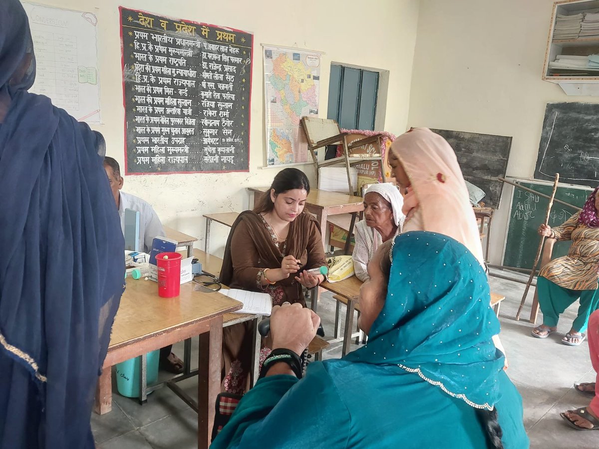 stsnadaun's tweet photo. 100 दिवसीय अभियान के तहत गांव पान्याला नादौन जिला हमीरपुर में उच्च जोखिम जनसंख्या के लिए निक्षय शिविर आयोजित किया गया, जिसमें 42 छाती के एक्स-रे किए गए और 7 संभावित मरीज चिन्हित हुए,जिनके नमूने NAAT जांच के लिए भेजे गए।टीबी मुक्त भारत की ओर बढ़ते कदम! 25/09/2026 https://t.co/EvHlRfq7qb
