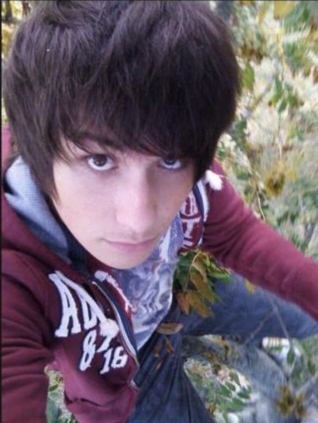 flxmustdie's tweet photo. happy #phanniefriday lads https://t.co/yYgKn08YbV