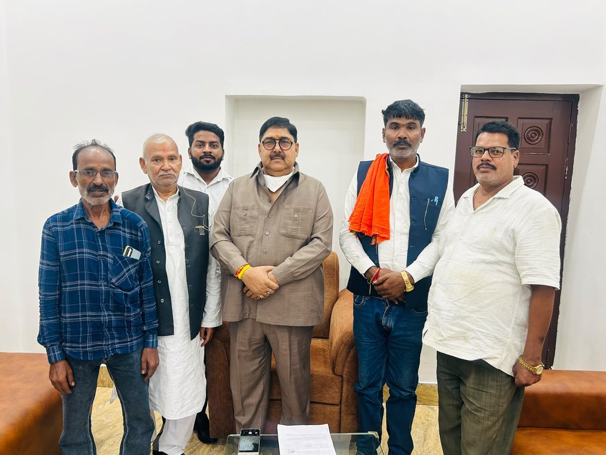 arvindmlc's tweet photo. आज दिनांक 25 सितंबर 2026 को #4B_सिंगार_नगर_आलमबाग_लखनऊ स्थित आवास पर आए अपने शुभचिंतकों से मुलाकात करते हुए ।।
#BJP4IND #NarendraModi
#RSSorg #nitinnabin
#amitshahofficial
#RajnathSingh #BLSantosh #BJP4UP #YogiAdityanath #BrajashPathak #Dharampalsingh #KeshavPrasadMaurya #PankajChaudhary