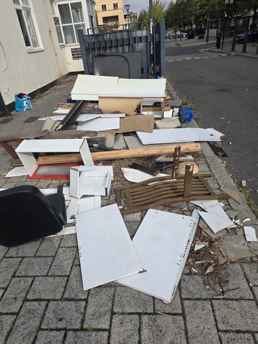 OhidAhmedTH's tweet photo. @TowerHamletsNow — this is unacceptable and dangerous. Broken wood with nails there is a serious hazard. If someone steps on it, they could suffer life‑threatening injuries. Fix your core services that keep failing, instead of distracting people with FSM and pregnancy grants. The election is over — deliver the basics.