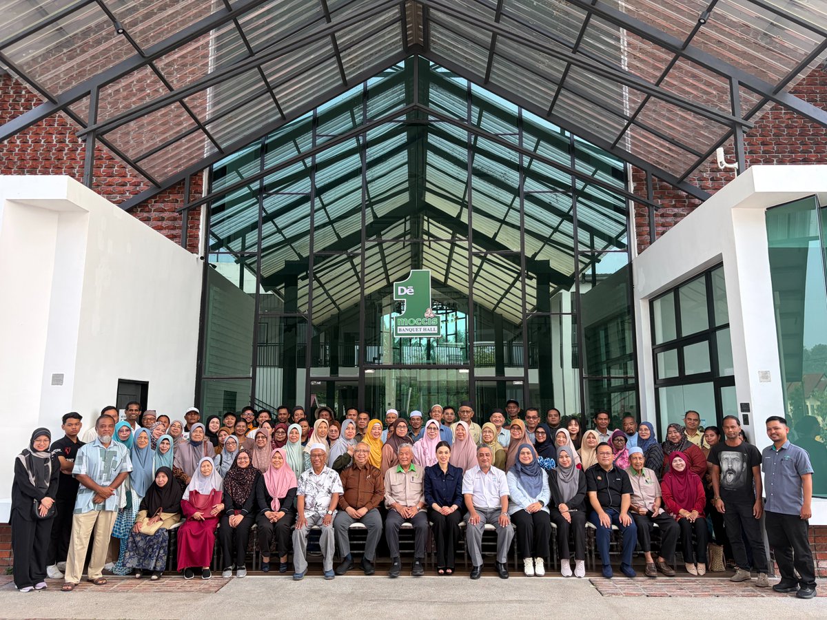 CPOPC_NET's tweet photo. CPOPC has successfully concluded its Good Agricultural Practices (GAP) Training for Smallholders in Teluk Intan, Perak, Malaysia, in collaborating with MPOB Malaysia  and supported by RPN Indonesia , bringing together around 80 independent oil palm smallholders. https://t.co/0PF84E13YQ