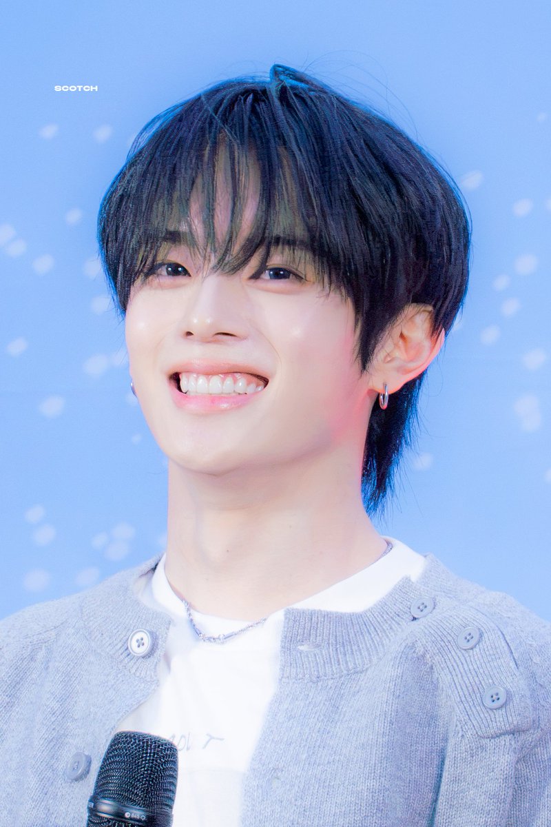 scotchpic's tweet photo. 260924 신촌 버스킹

#강민 #유강민 #KANGMIN 
#베리베리 #VERIVERY https://t.co/SGpVVp3Qwd