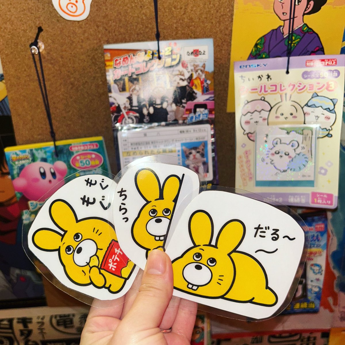 usagidouzz's tweet photo. こんにちは！ウサギ堂ZZです🐰
⁡
AKRはステッカーを作るのに地道にコツコツ作ってた物が少しづつ形になってきて嬉しいですね😭
試作品段階なので、早く完全なる形にできたら嬉しいですね✨️

そんなこんなで今日は布施からミオちゃん来るので！ぜひ遊びに来てね！！
 #京橋 #駄菓子バー #ウサギ堂ZZ https://t.co/kYhHnl2ztt