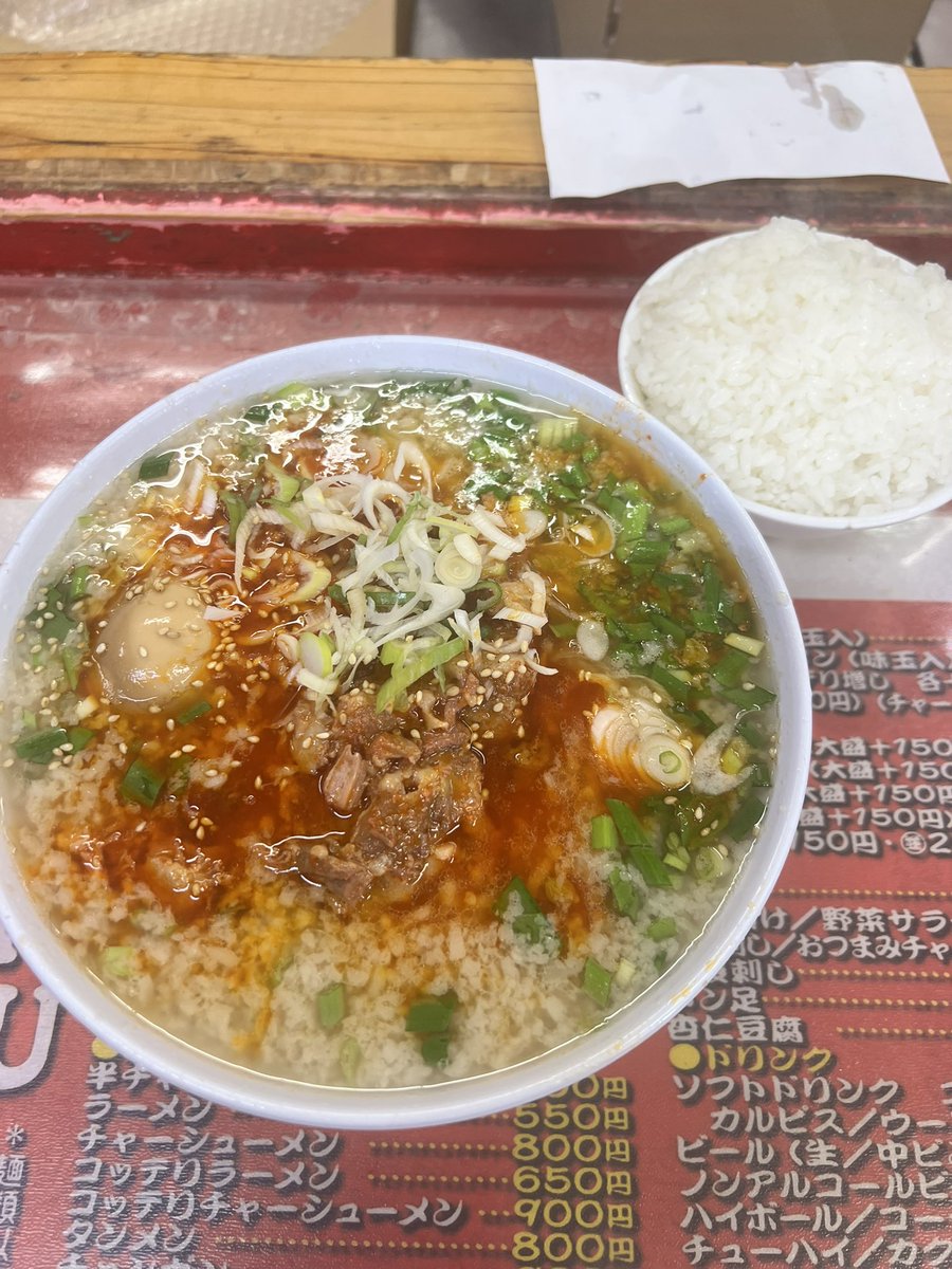 hirogogo88's tweet photo. 牛久市
とん平食堂
辛口ホルモンメン
小ライス
オンザしちゃうよね
麺を食べ終わっら
スープに浮いてるニラとネギをご飯に乗っけて☺️ https://t.co/fWaNGF2XXx